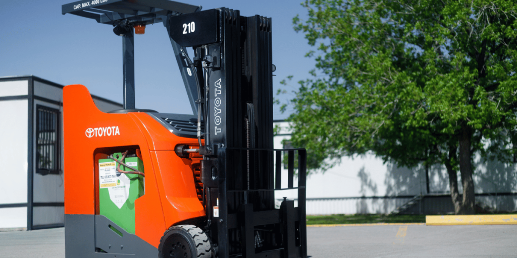 venta-de-montacargas-electrico-caterpillar-reach